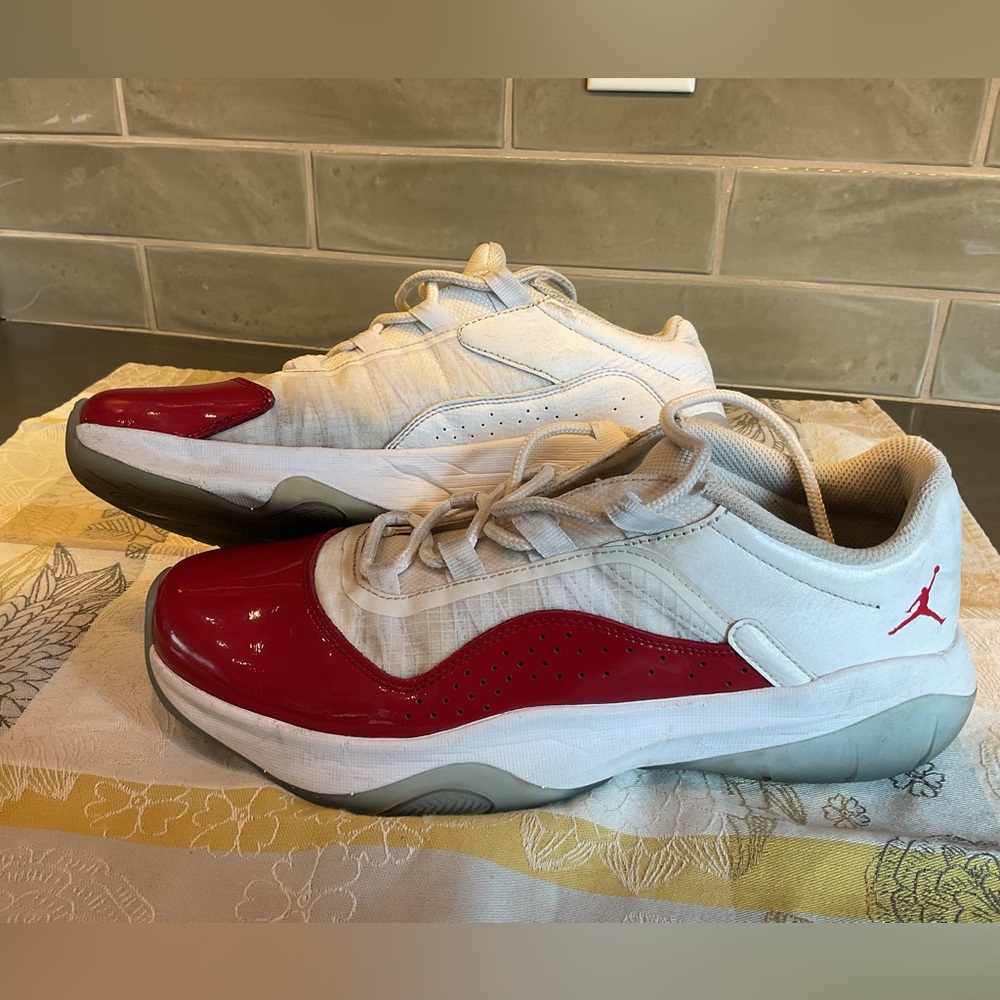 Nike Air Jordan CMFT Low Gym Size 9